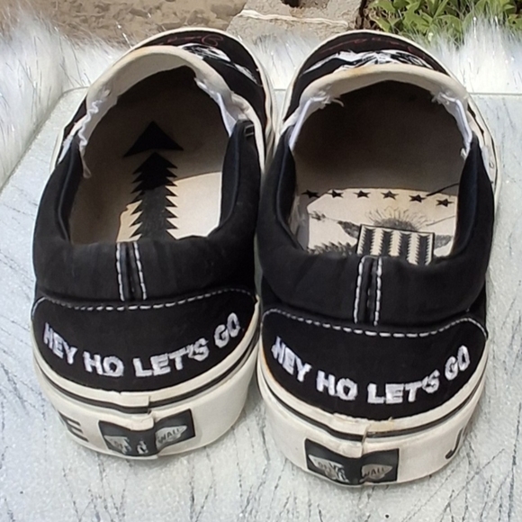 Vans + Johnny Ramone Graphic Signature Black Classic Shoes Unisex M6.5, W8 - Picture 10 of 16